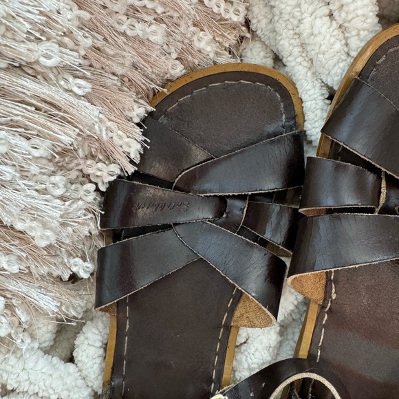 Saltwater sandals size 8 - Picture 2 of 4